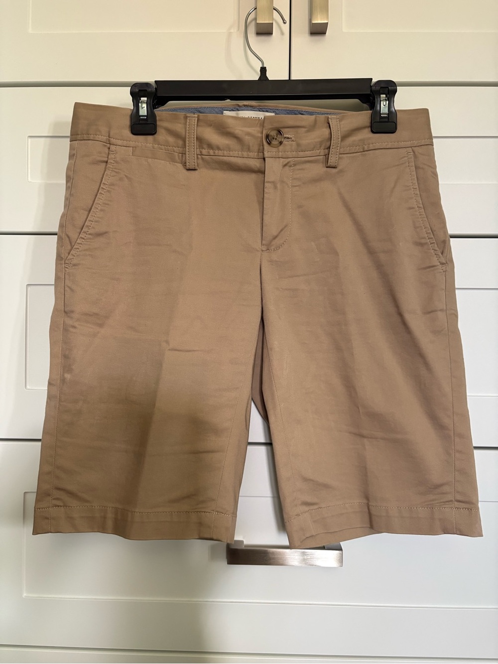 Woman's Banana Republic Khaki Chino Shorts / bermudas